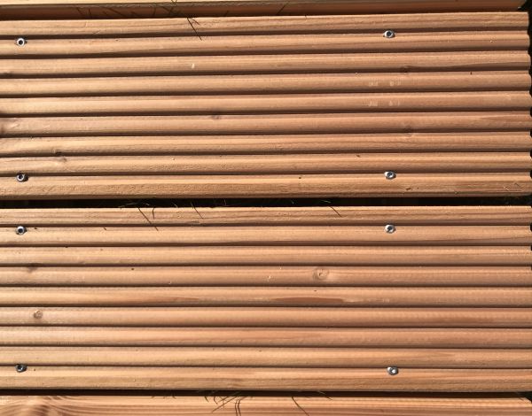 die genutete Terrassendiele aus unserem Sortiment